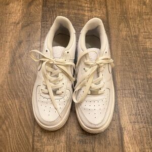 Nike White Sneakers









Seller/Order/Info: (1)